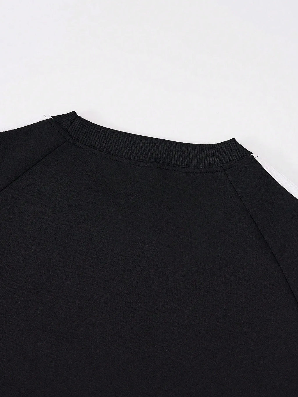 The new men's long-sleeved T-shirt for Spring and Autumn 2025 is casual fashionable and comfortable with 3D digital printing