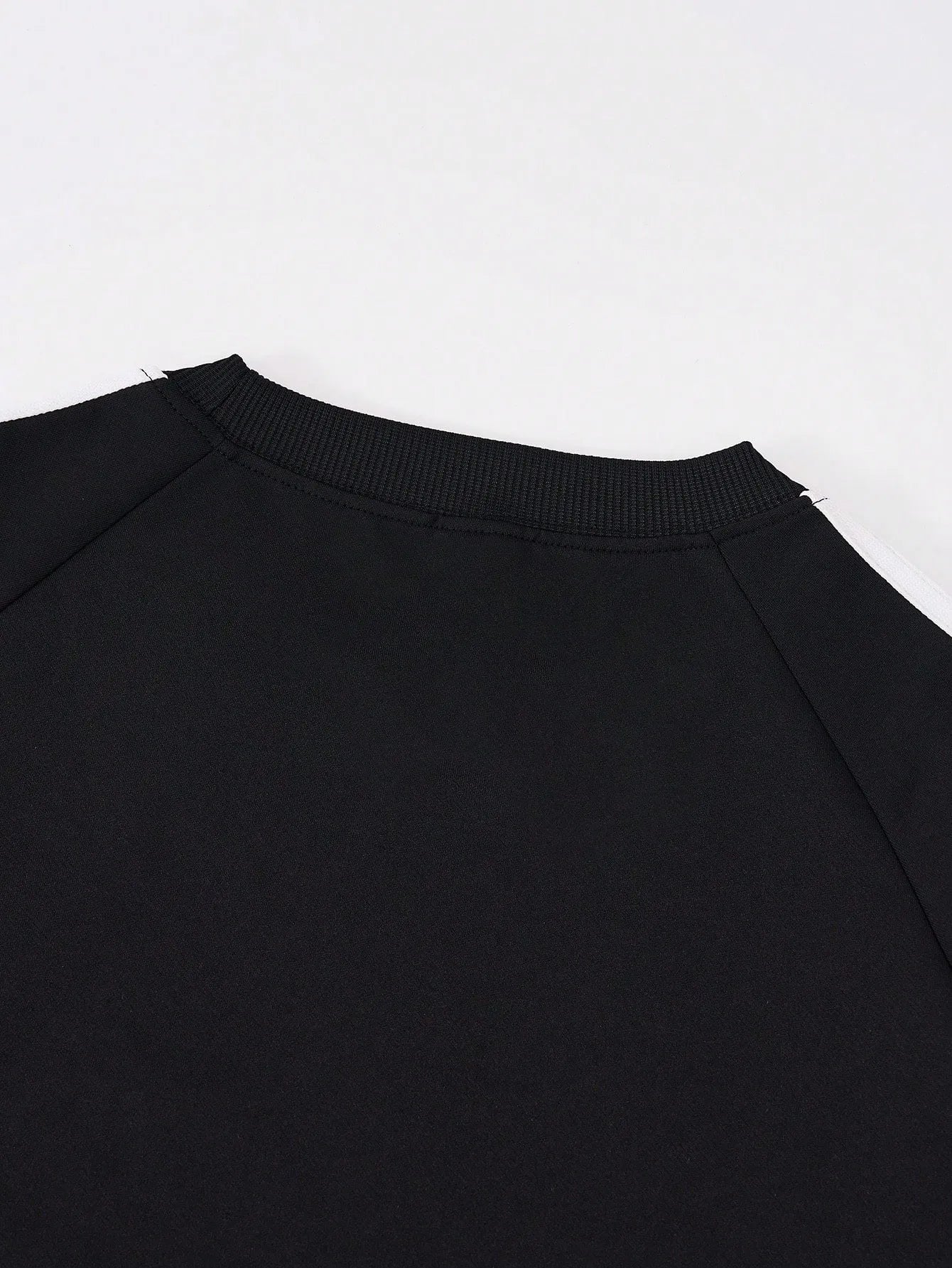 The new men's long-sleeved T-shirt for Spring and Autumn 2025 is casual fashionable and comfortable with 3D digital printing