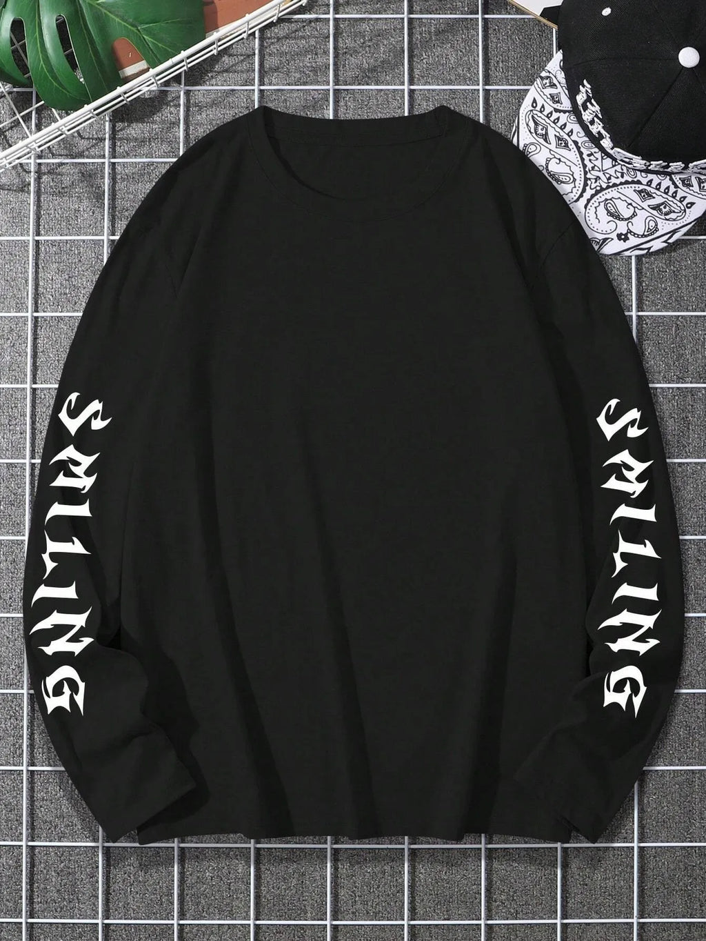The new men's long-sleeved T-shirt for Spring and Autumn 2025 features a casual and comfortable 3D pattern print on the street
