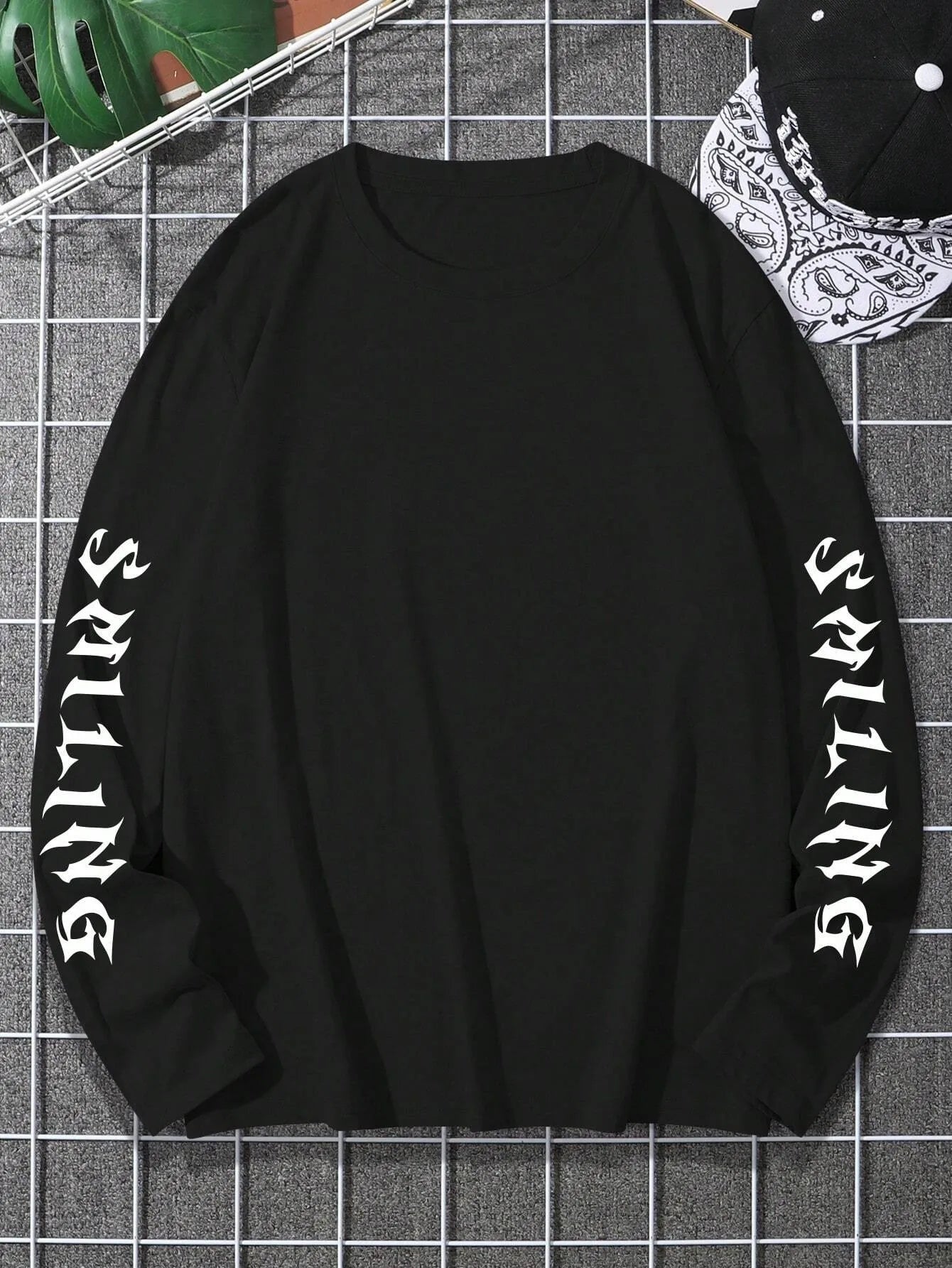 The new men's long-sleeved T-shirt for Spring and Autumn 2025 features a casual and comfortable 3D pattern print on the street