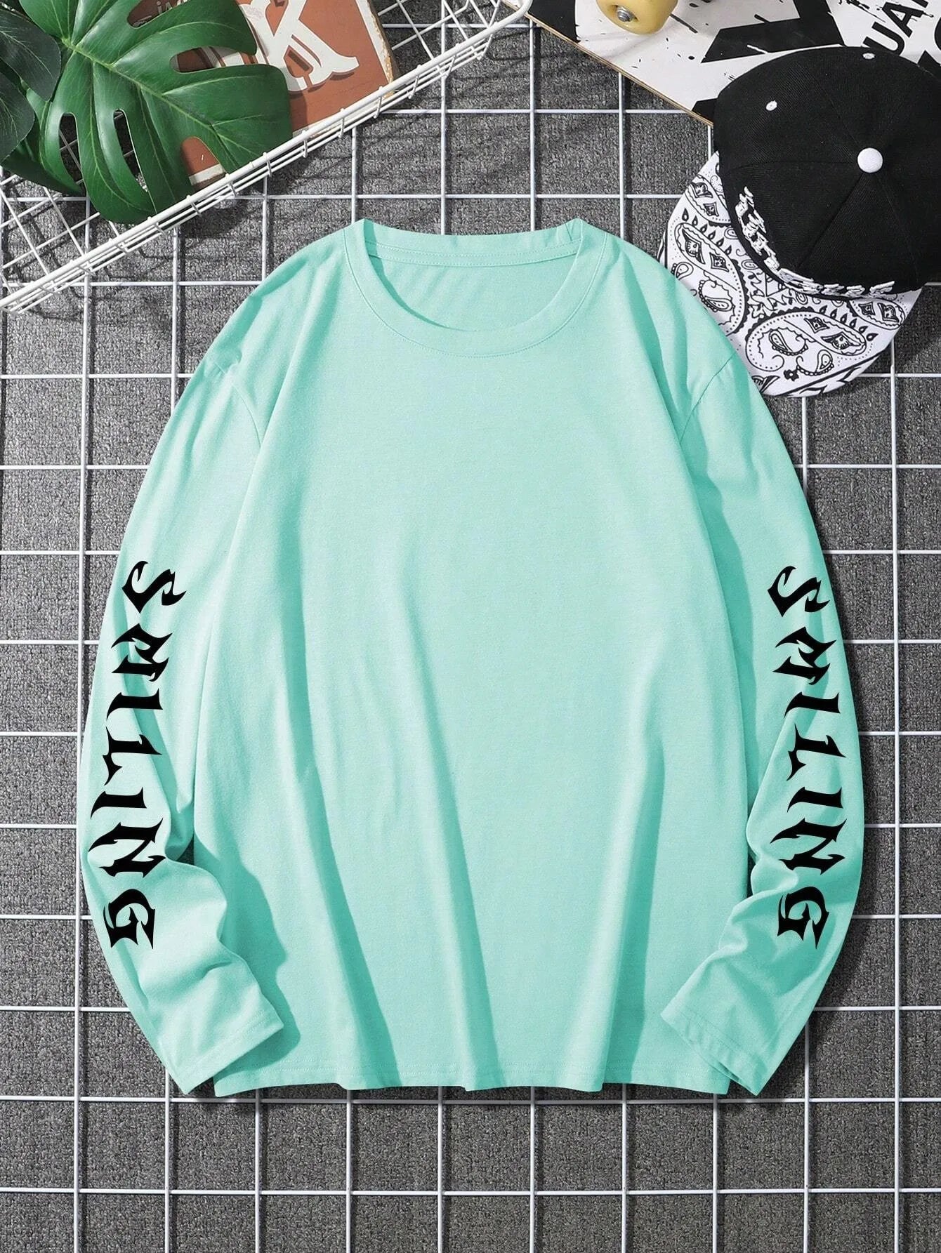 The new men's long-sleeved T-shirt for Spring and Autumn 2025 features a casual and comfortable 3D pattern print on the street