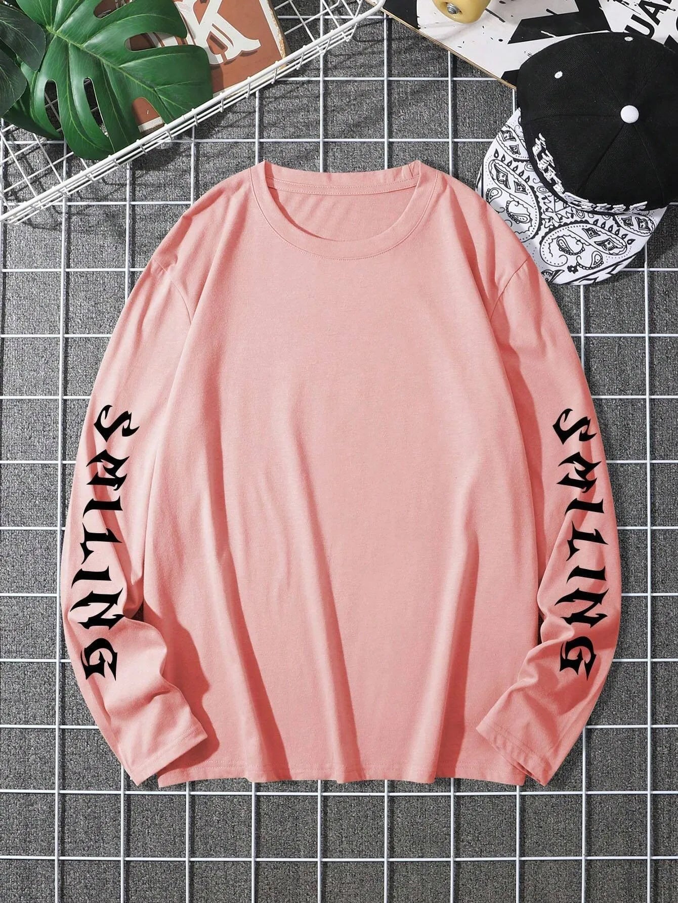 The new men's long-sleeved T-shirt for Spring and Autumn 2025 features a casual and comfortable 3D pattern print on the street